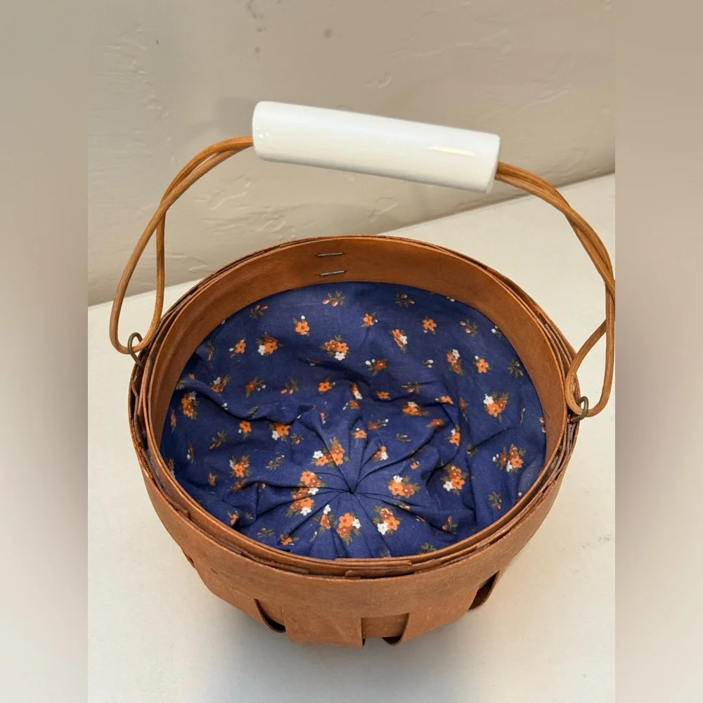 Vintage Small Basket with Handle round Blue Floral Liner 8”H 6”W‎